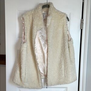 COLDWATER CREEK Faux Fur Ivory Vest Size 1X Zipper Lined Pockets